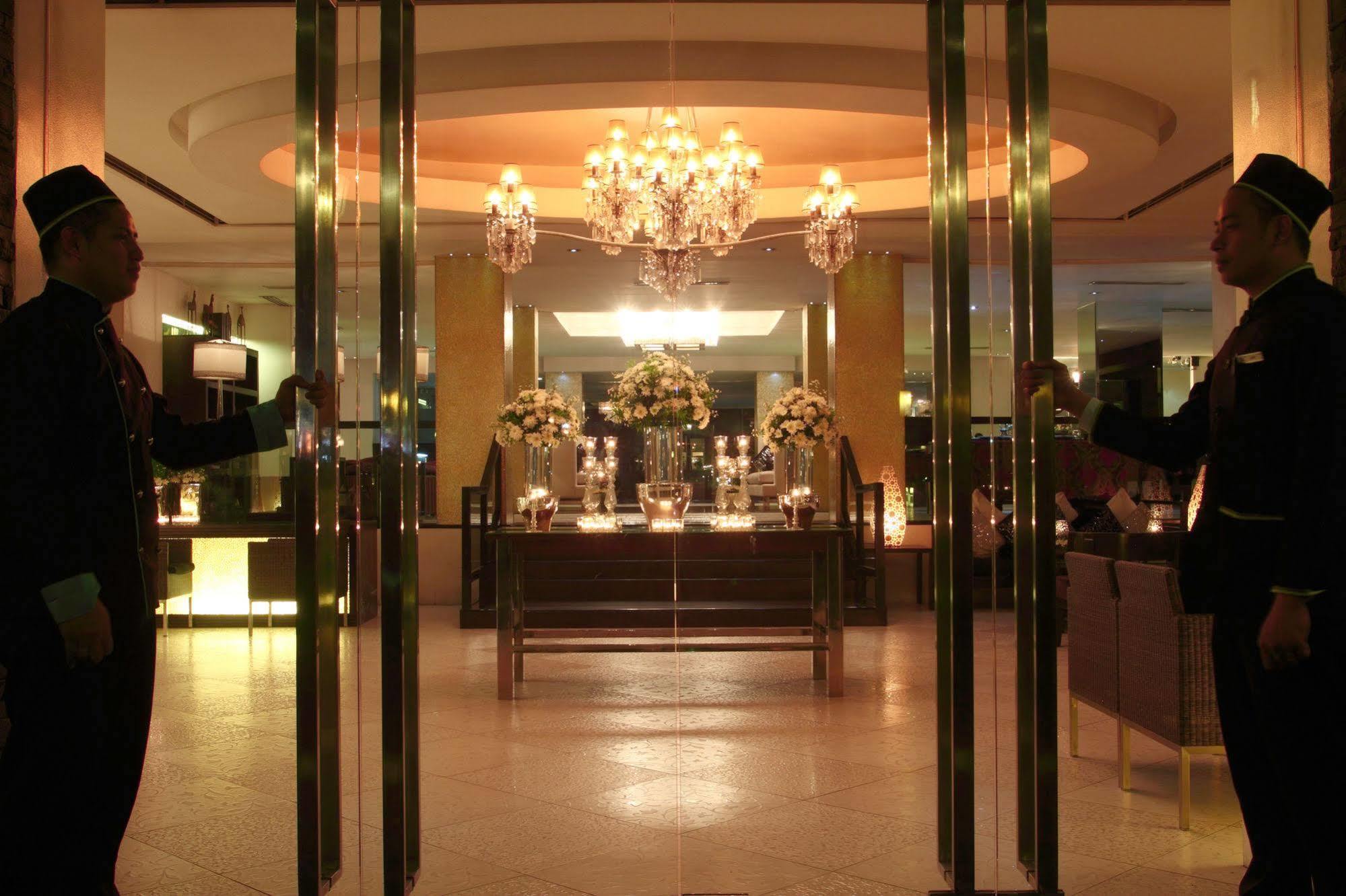 The Sulo Riviera Hotel Quezon City Buitenkant foto